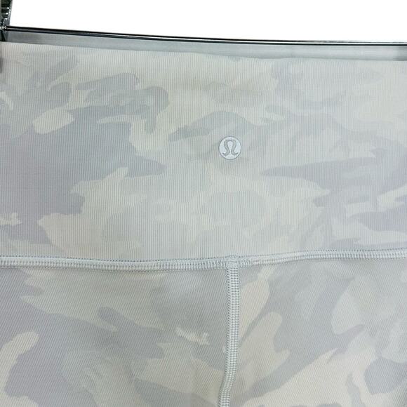 Lululemon Wunder Under 10" Ribbed Incognito Camo White Bike Shorts – Size 6 - Picture 4 of 5